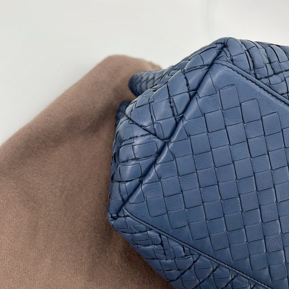 Bottega Veneta Tote Intrecciato Medium Chain
Authentication Certificate Provided - Picture 14 of 17